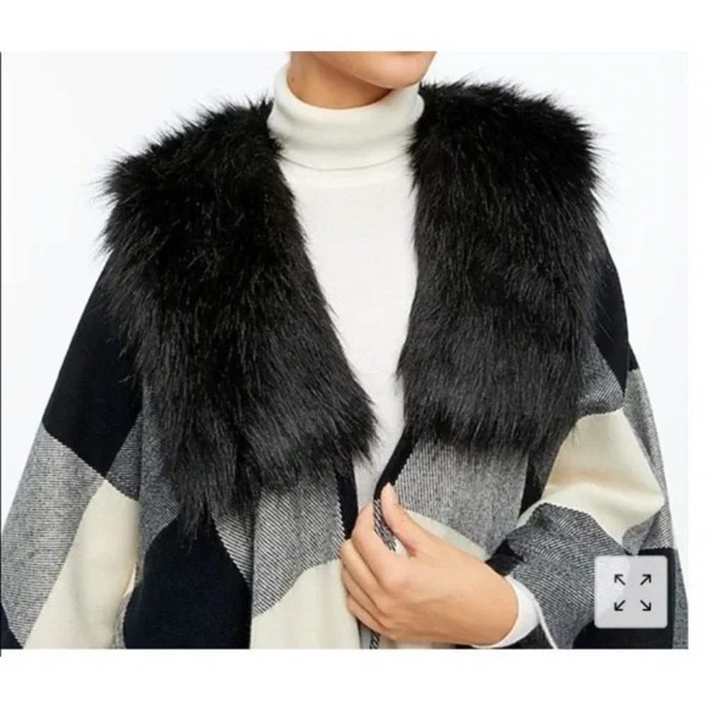 J Crew AG527 Classic Black Cream Tartan Plaid Faux-Fur Cape Wrap NWT!